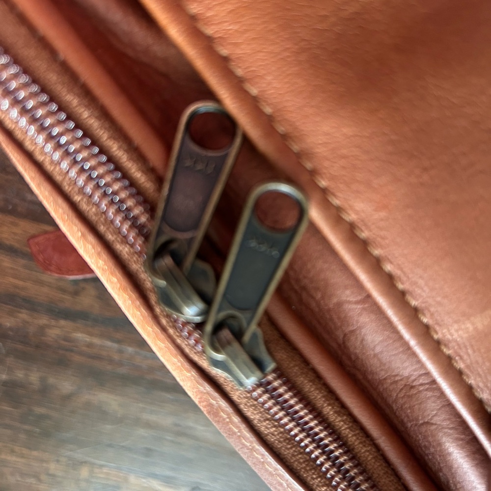 Piel Leander Leather Laptop Backpack - Picture 13 of 16